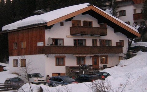 Haus Theato Skigebiet Hochfügen Skiurlaub Winter Zillertal Appartement