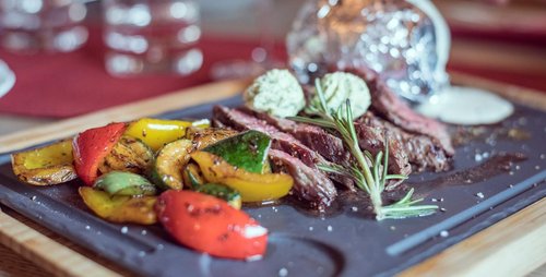 In der Montana Alm wird Gäste feinste Gourmetküche serviert. Gourmetküche Montana Alm Kulinarik Hochfügen Zillertal