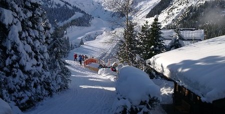 Schnee so weit das Auge reicht bei der Thaler Hütte im Zillertal  Hochfügen Zillertal Thaler Hütte Urlaub buchen Zimmer mieten