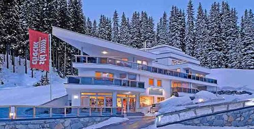 Das Chalet & Apart Hochfügen besticht mit perfekter Lage. Chalet & Apart Hochfügen Zillertal Skiverleih Restaurant Hotel