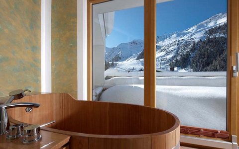 Hochfügen Hotelzimmer Chalet Apart Hochfügen Zillertal Badeinrichtung Skiurlaub