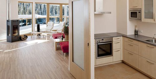 Eine Küche im Hotelzimmer sorgt für heimisches Feeling. Chalet Apart Hochfügen Skiurlaub Küche Zimmerausstattung Hotel