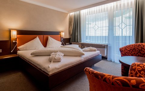 Doppelzimmer Berghotel Hochfügen Zimmerausstattung Komfort Zillertal